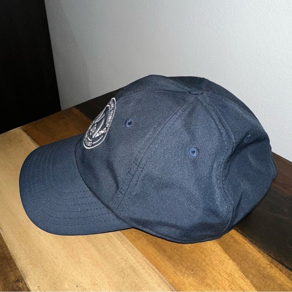Vineyard Vines Navy Blue Baseball Cap with VV Logo and Adjustable Back - Picture 3 of 7